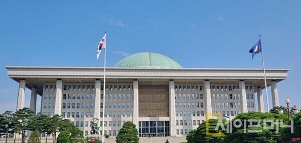 ▲ 정부와 여당이 올해 상반기 전통시장에서 신용카드를 쓸 때 적용하는 소득공제율을 40%에서 80%로 두 배 높이기로 했다. ⓒ 세이프머니