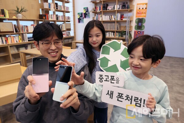 ▲ LG유플러스 관계자가 삼성전자와 론칭한 갤럭시 패밀리 폰 프로그램을 아이들에게 소개하고 있다. ⓒ LG유플러스