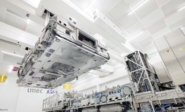 ▲ ASML의 차세대 노광장비 모듈이 공장에서 조립되고 있다. ⓒ 로이터