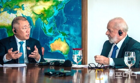 ▲ 정의선 현대차그룹 회장(왼쪽)과 룰라 브라질 대통령이 면담하고 있다. ⓒ 현대차