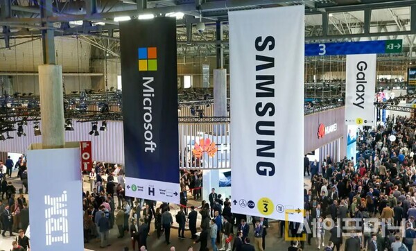 ▲ 26일 열린 모바일 월드콩그레스(MWC) 바르셀로나 2024 현장에 삼성전자 현수막이 걸려 있다. ⓒ MWC