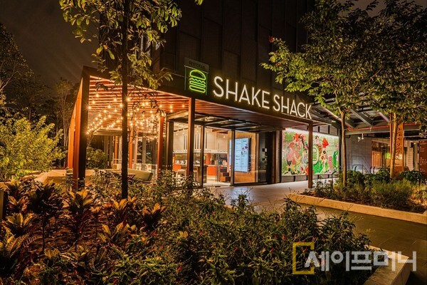 ▲ 에스피씨그룹이 오픈한 쉐이크쉑 말레이시아 1호점 디 익스체인지 TRX점. ⓒ SPC그룹