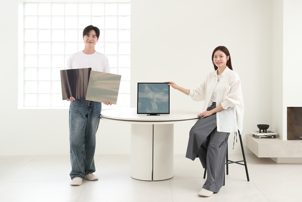 ▲ 삼성전자 모델이 뮤직 프레임 X 지용킴 스페셜 에디션 제품을 소개하고 있다. ⓒ 삼성전자