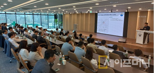 ▲ 신한투자증권이 13일 부산 광안신협 본점에서 부산, 울산, 경남 지역 금융법인 대상 자산관리 세미나를 개최하고 있다ⓒ