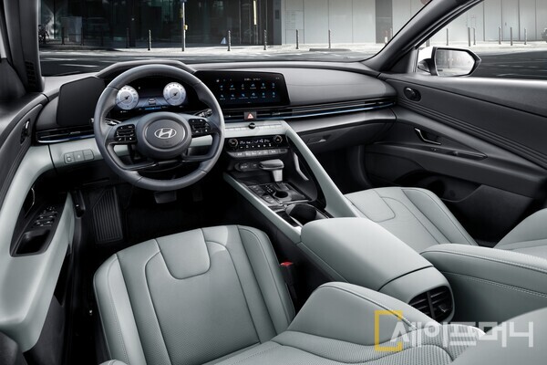 ▲ 현대자동차가 판매에 들어 간 2025 아반떼 실내. ⓒ 현대자동차