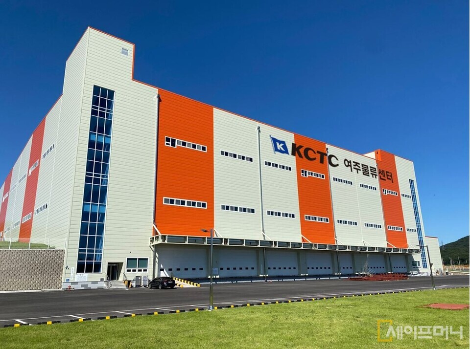 ▲ 위메프·티몬 환불 사태가 계속되는 가운데 쿠팡 협력사 케이씨티씨가 강세를 보이고 있다. ⓒ 케이씨티씨