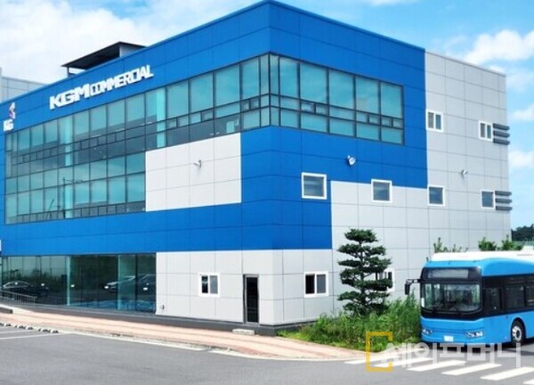 ▲ KGM커머셜이 올해 들어 7개월 동안 친환경 버스 300대를 수주하는 등 창사 이래 최대 실적을 기록했다. ⓒ KGM커머셜