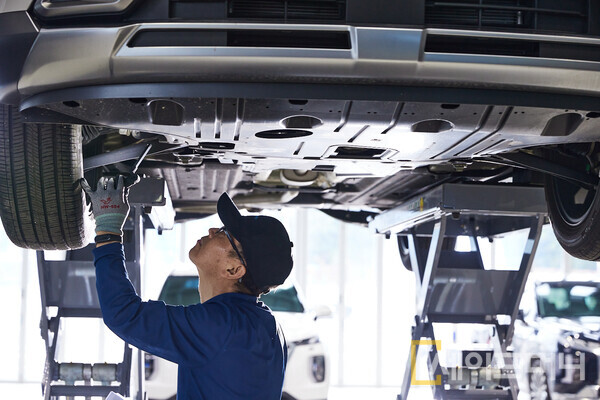 ▲ 현대차 인증중고차 상품화 전담인력이 품질점검을 진행하고 있다. ⓒ 현대자동차