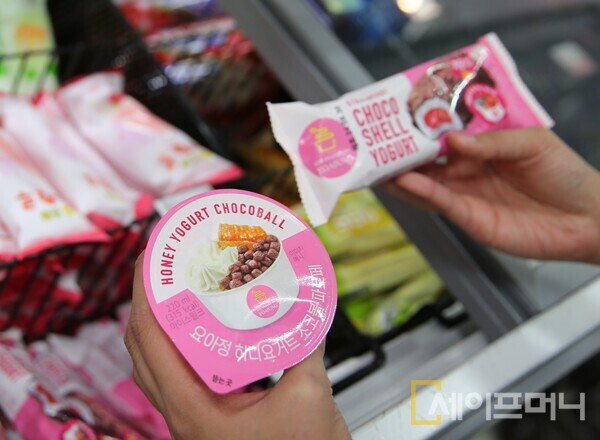 ▲ 요아정 허니요거트초코볼파르페가 GS25 아이스크림 분류 가운데 1위에 올랐다. ⓒ GS리테일