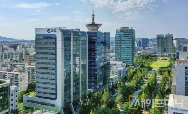 ▲ 계룡건설산업이 철도 부설을 위해 흙·토목구조물인 노반을 새롭게 조성하는 1723억원 규모의 공사를 수주했다. ⓒ 계룡건설산업