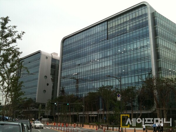 ▲ 중국 시장 보비 부진으로 코스맥스가 약세를 보이고 있다. ⓒ 코스맥스