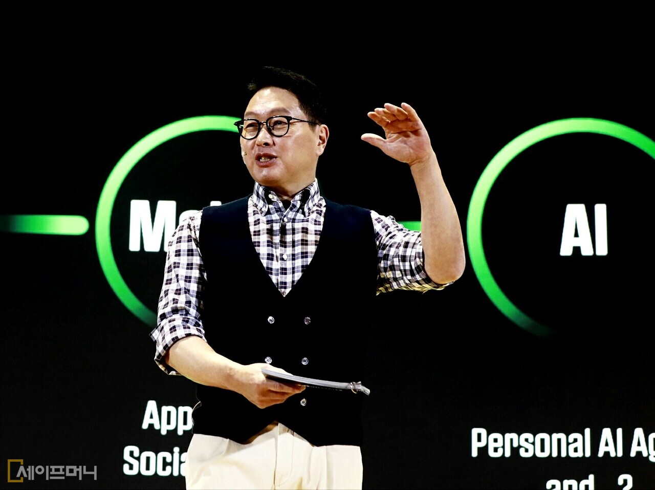 ▲ 최태원 SK그룹 회장이 SK AI 서밋 2024에서 기조 연설을 하고 있다. ⓒ SK그룹