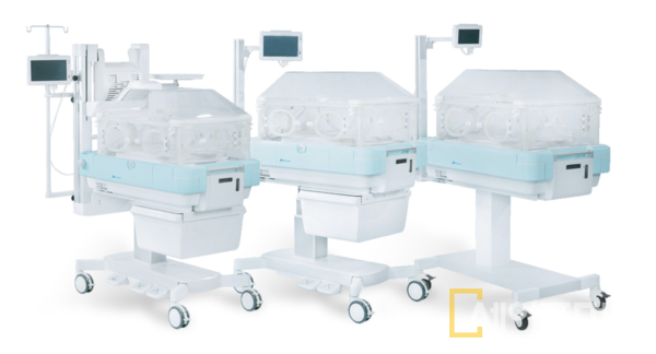 ▲ 하이브리드(왼쪽)와 고급형(가운데), 보급형 3종 하이-마미 보육기 모델이다. ⓒ JW중외제약