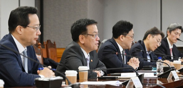 ▲ 최상목 부총리 겸 기획재정부 장관이 9일 오전 서울 중구 은행연합회에서 열린 긴급 거시경제·금융현안 간담회를 주재하고 있다. ⓒ 기획재정부