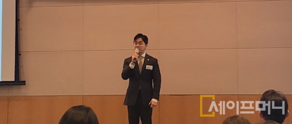 ▲ 김남기 이래에셋자산운용 ETF운용부문 대표 부사장이 신규 출시 예정인 TIGER 미국배당다우존스타겟데일리커버드콜 ETF를 소개하고 있다. ⓒ 세이프머니 이유찬 기자