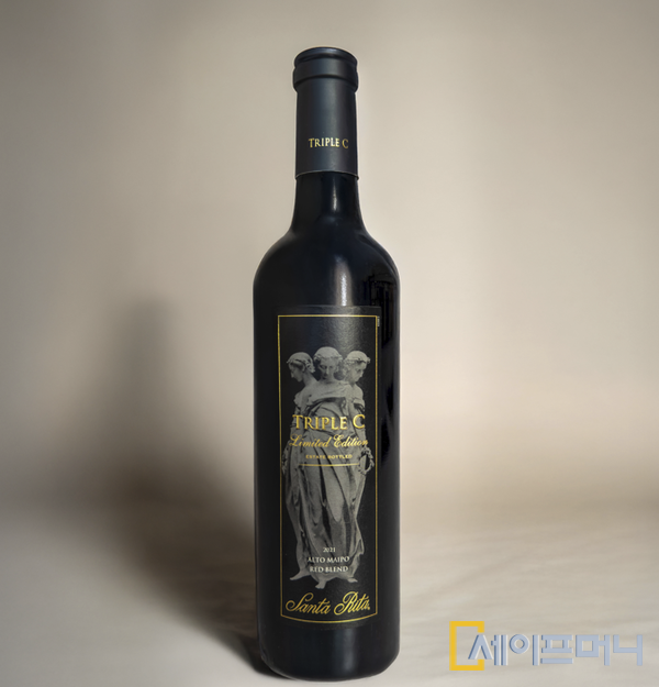 ▲ 롯데칠성음료가 출시한 칠레 와인 트리플C 블랙 에디션. ⓒ 롯데칠성음료