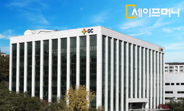 ▲ GC녹십자는 고중성지방혈증 치료제인 페노피브레이트의 대규모 빅데이터 분석 연구 결과, 스타틴을 복용하는 성인에서 페노피브레이트를 병용할 경우 만성 신장질환으로의 진행을 억제할 수 있음을 확인했다. ⓒ GC녹십자