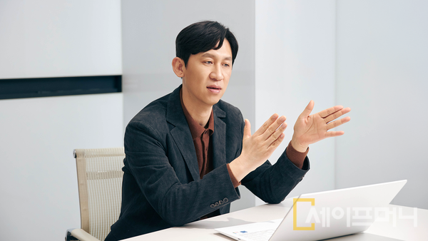 ▲ SK하이닉스가 한권환 신임 HBM융합기술 부사장과 차기 양산환경 구축에 대해 이야기를 나눴다. ⓒ SK하이닉스