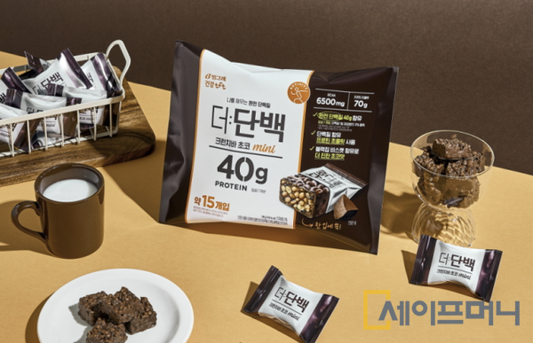 ▲ 빙그레가 기존 더:단백 크런치바 초코를 한 입 크기의 영양간식으로 재출시한 더:단백 크런치바 초코 mini. ⓒ 빙그레