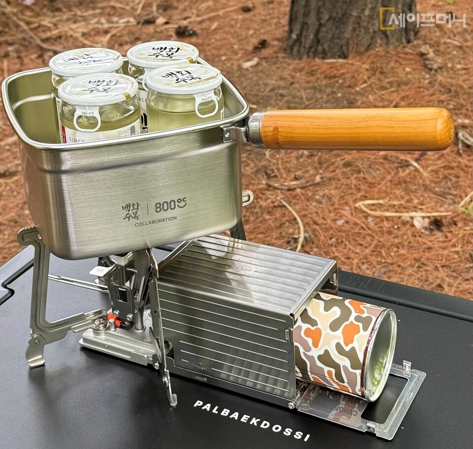 ▲ 롯데칠성음료가 캠핑용품 브랜드 800도씨와 백화수복 원컵 반합 패키지를 한정 출시한다. ⓒ 롯데칠성음료