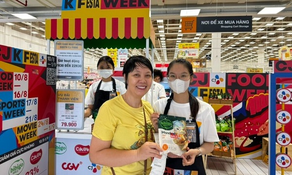 ▲ 2024 CJ K FESTA 푸드위크를 즐기는 베트남 소비자 ⓒ CJ그룹