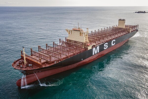 ▲ HD현대가 지난해 건조한 LNG 이중연료 추진 컨테이너 운반선. ⓒ HD현대