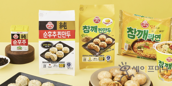 ▲ 오뚜기는 순후추와 참깨라면을 활용해 찐만두 2종을 출시했다. ⓒ 오뚜기