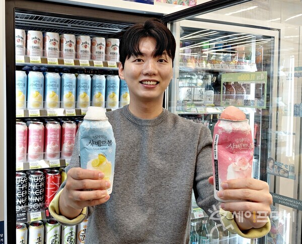 ▲ CU가 업계 최초로 얼려 먹는 냉동 술 샤베트 하이볼을 출시했다.  ⓒ BGF리테일